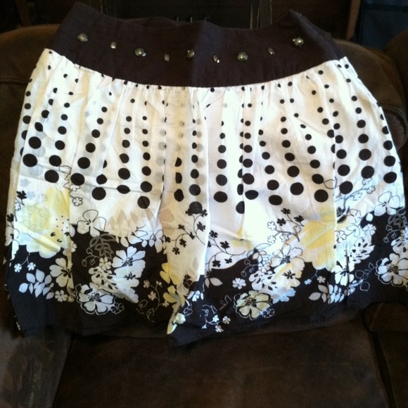 Flirty spring skirt
