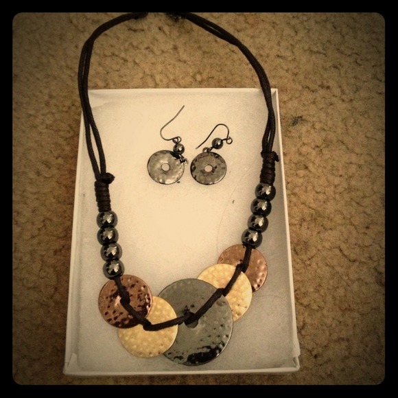 Earring and Necklace set - Picture 1 of 1