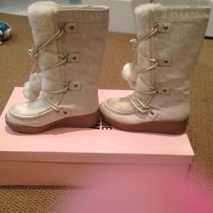 Juicy Couture size 6 snow boots