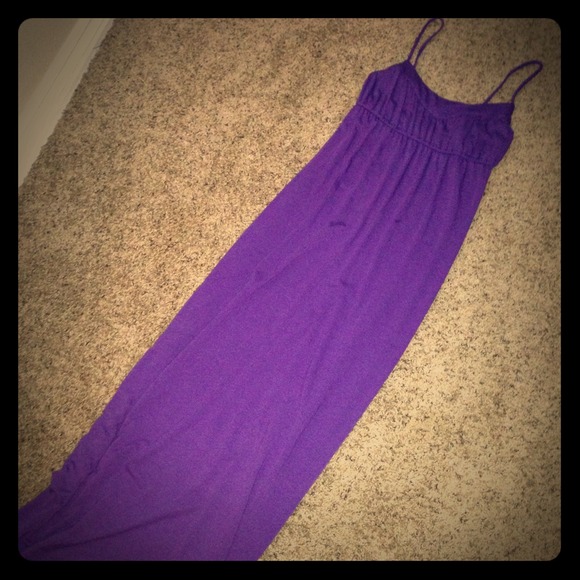 ❌Sold❌Adorable long maxi dress. Size medium