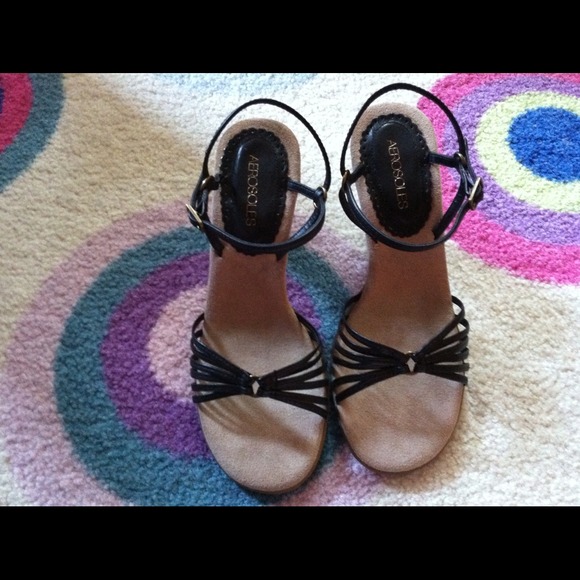 BRAND NEW Aerosoles shoes Olive size 7 color Black