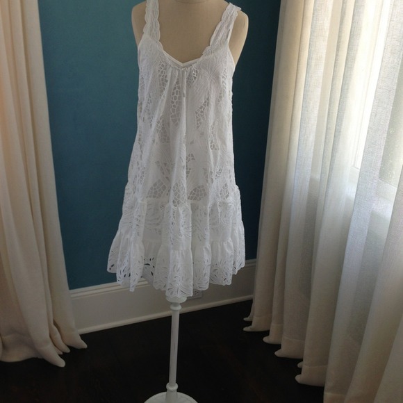 Catherine Melandrino eyelet embroidery cut out$100