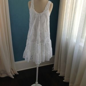 Catherine Melandrino eyelet embroidery cut out$100