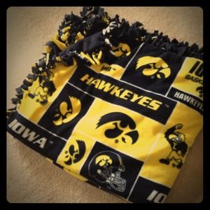 Iowa Hawkeyes Fleece Tie Blanket