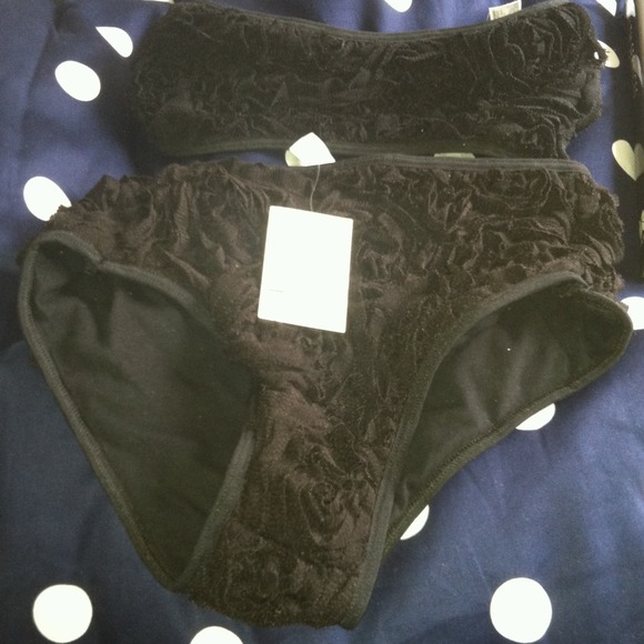 American Apparel flower 3D bathing suit - Picture 2 of 3