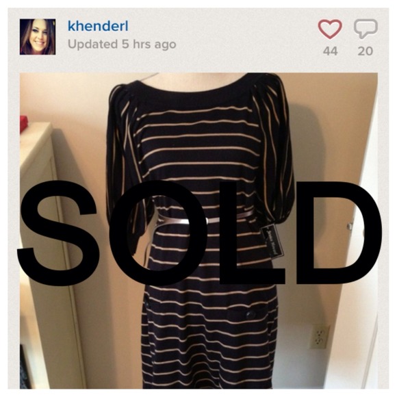 Dresses & Skirts - 🎉HOST PICK🎉Navy and Beige Striped Dress