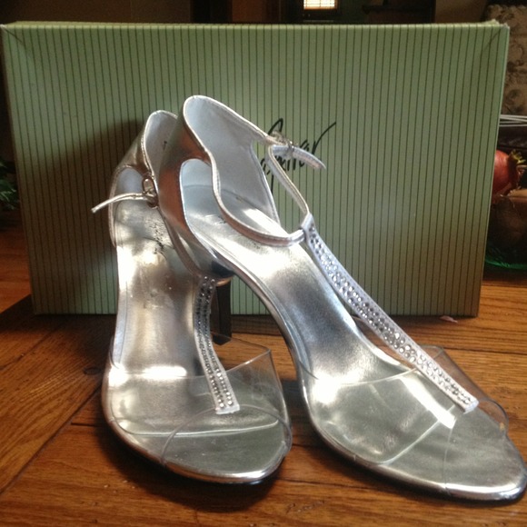 Jacqueline Ferrar silver heels