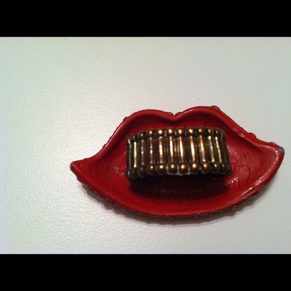 Lip ring - Picture 2 of 3