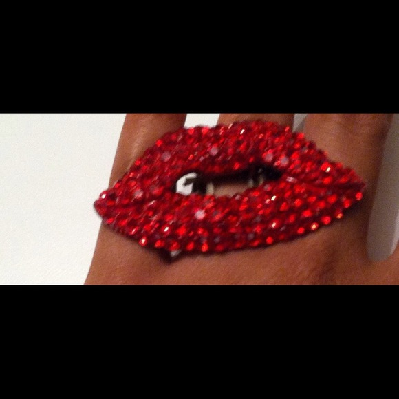 Lip ring - Picture 3 of 3