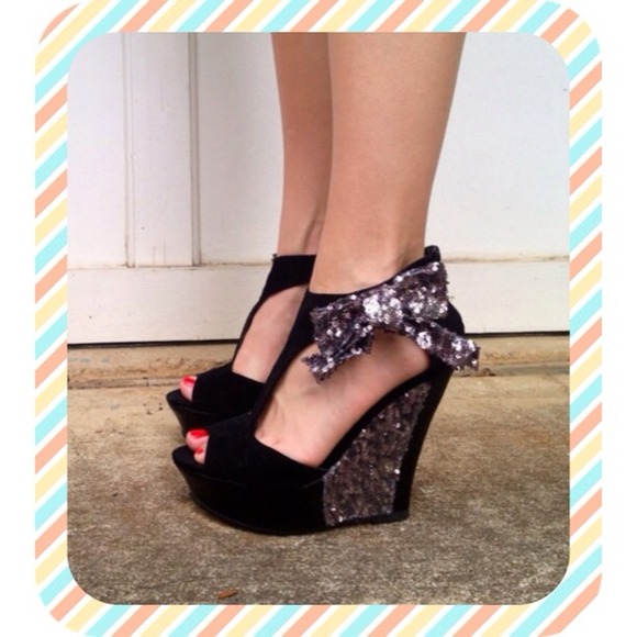 Sequin bow wedges