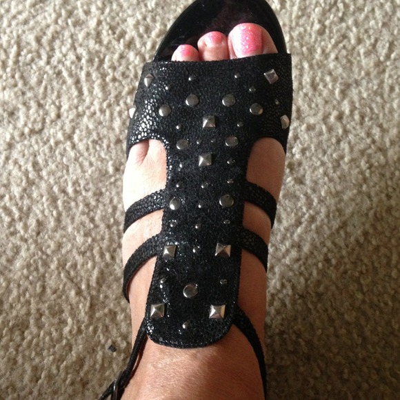 💢💢 Bundled 💢💢Blk Embellished Gladiator sandals