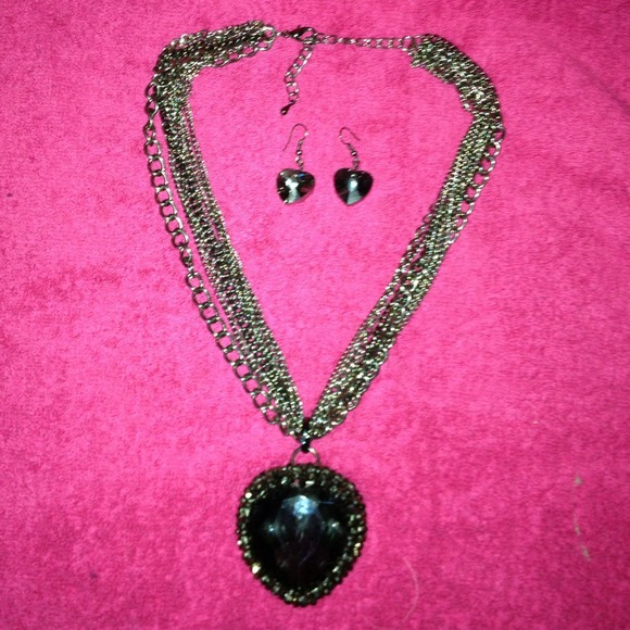 A beautiful necklace and earring set.