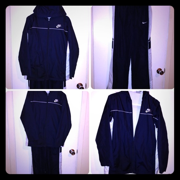 Boy's Nike warm up suit