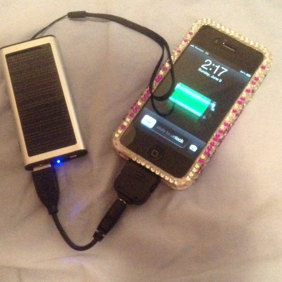 Solar iPhone 4 4s battery charger