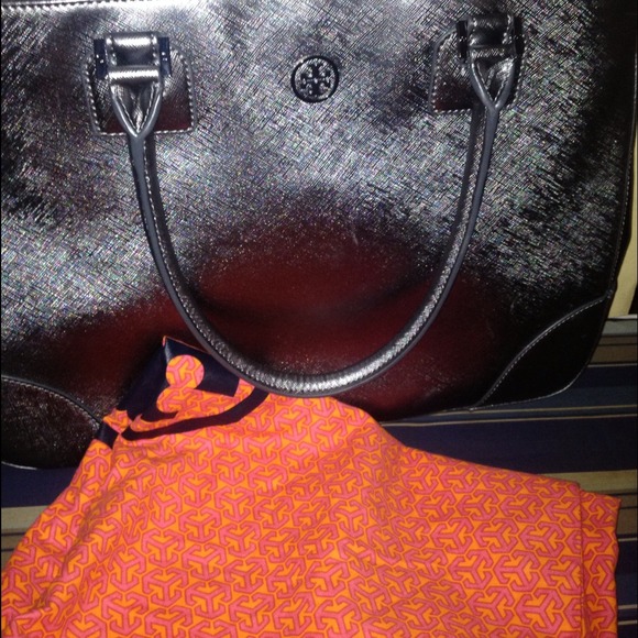 ON HOLD TILL WEDNESDAY Authentic Tory Burch - Picture 3 of 4