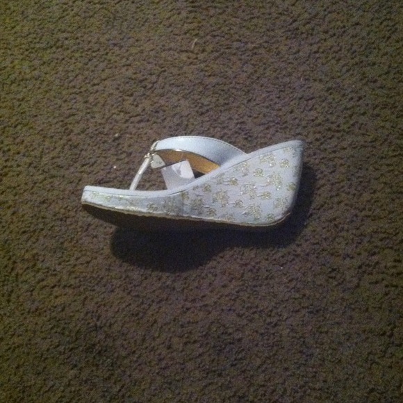 Shoe - Picture 2 of 3