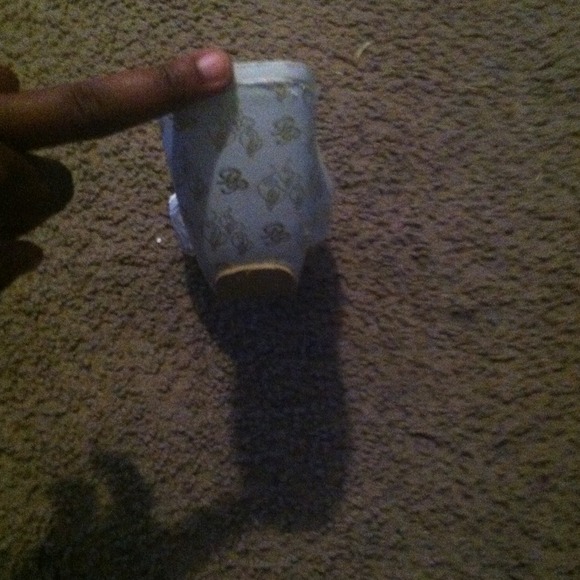 Shoe - Picture 3 of 3