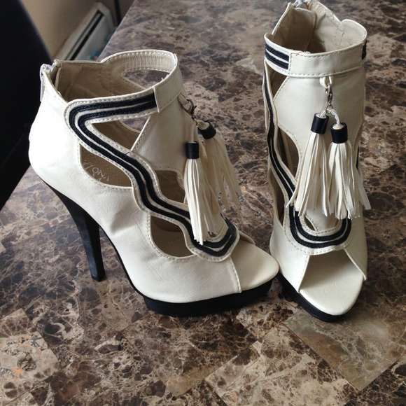 Mona Mia booties