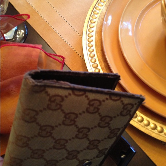 💢SOLD LOCALLY💢 Gucci Checkbook Cover - Picture 4 of 4