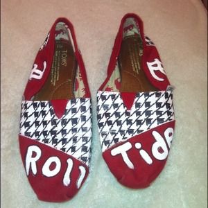 Unique hand painted Alabama Toms