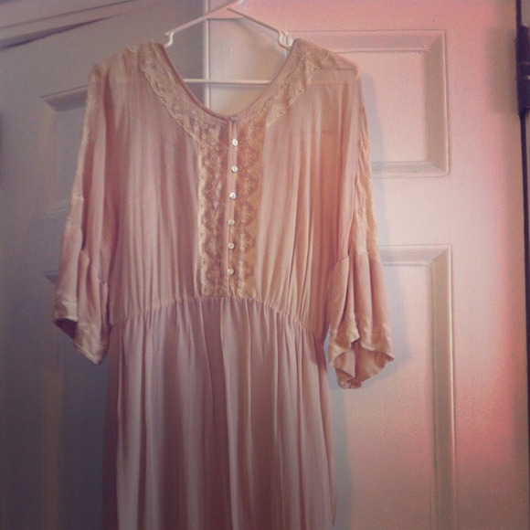 Romantic light pink dress with embroidery - Picture 1 of 4