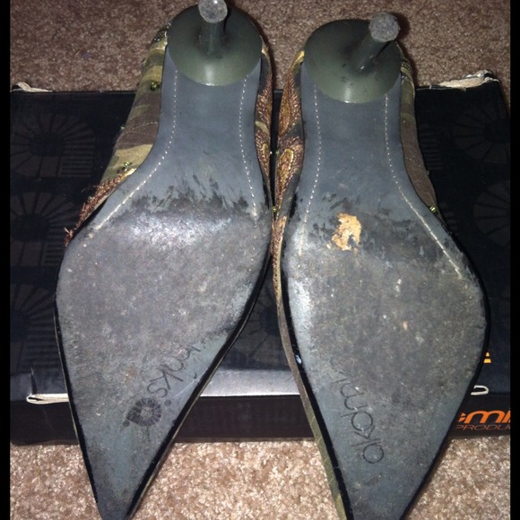 Worn Akademiks pumps!! - Picture 3 of 3