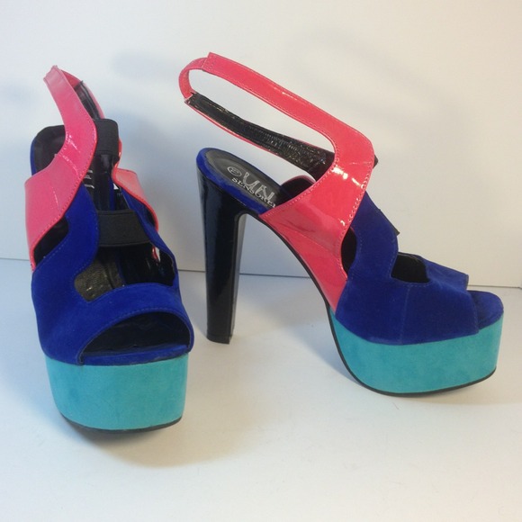 *SOLD* 👠 Color block open toe cut-out heels. NWOT