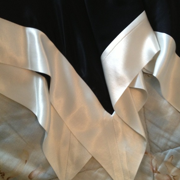 :::HOST PIC 6/3::: donated - Picture 3 of 4