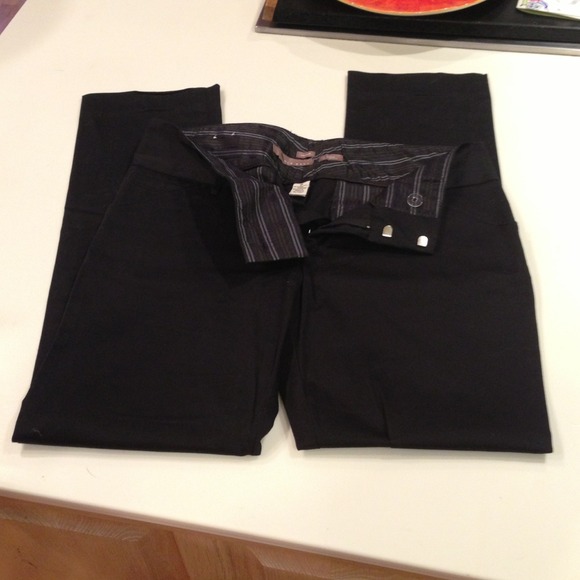 Old navy size 10 black cotton tapered pant.