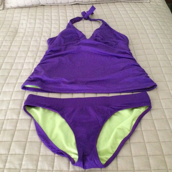 ❗SOLD❗Athleta purple 2 piece. Tie halter.
