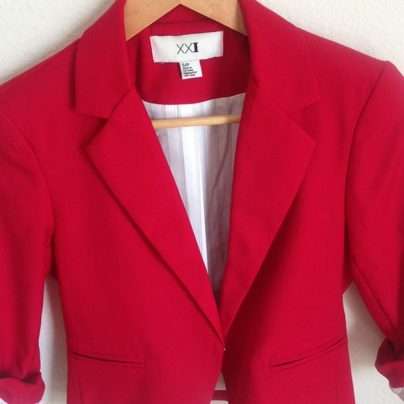 ❌SOLD❌ F21 || Cropped Red Blazer - Picture 2 of 4