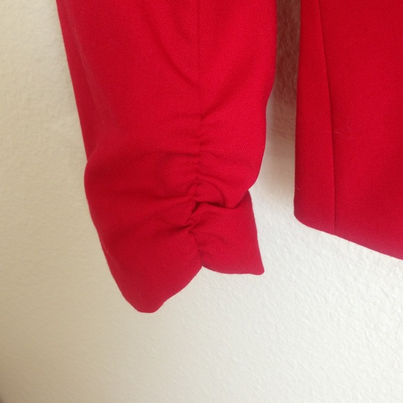 ❌SOLD❌ F21 || Cropped Red Blazer - Picture 3 of 4