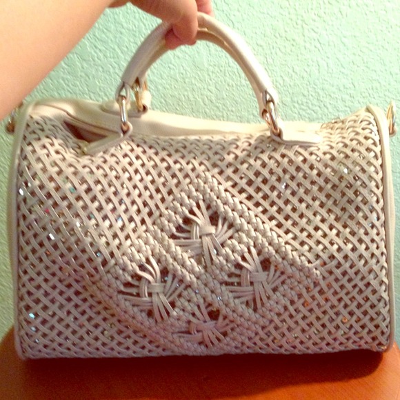 Handbags - Shoedazzle creme color purse.