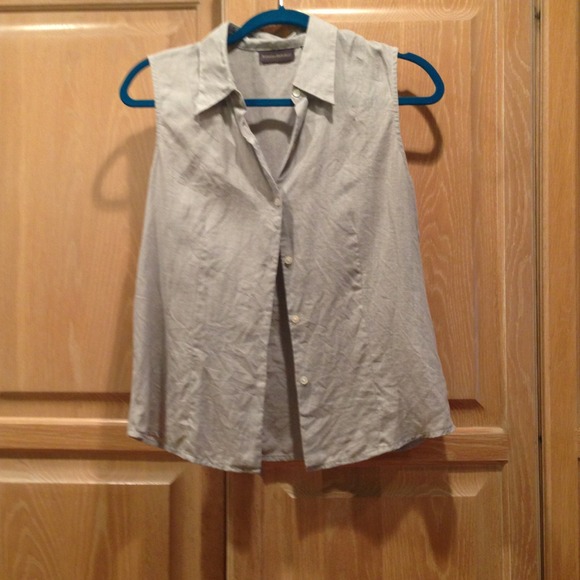 Sleeveless 100% linen buttonup banana republic top
