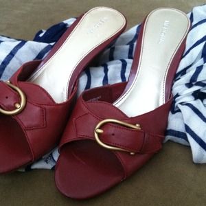 Red heels with gold buckle, NWOT