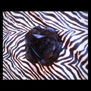 🌺 Black flower hair clip and lapel pin! 🌺