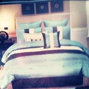 Comforter set without bed skirt