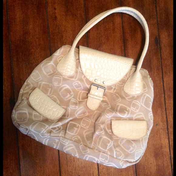 ✨Classy Faux Guess Tote✨Bundled