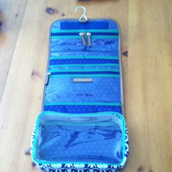 Accessories - Stella and dot navy blue ikat printed travel case Accessories - Stella and dot navy blue ikat printed travel case