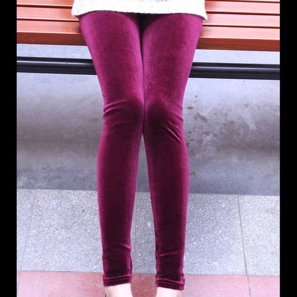 💢SOLD💢New burgundy velvet leggings
