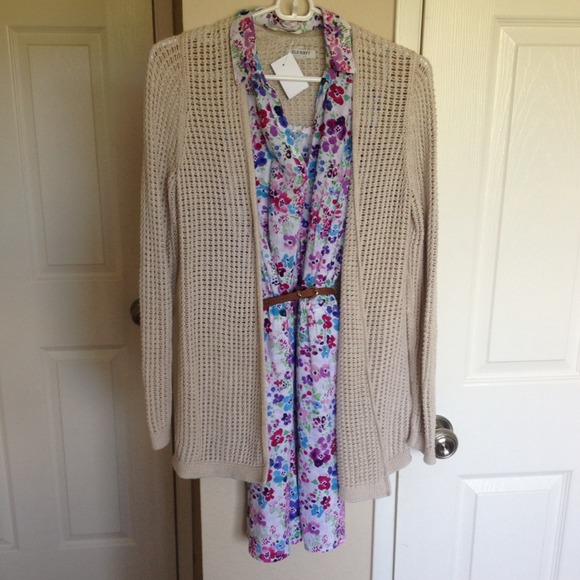 Dresses & Skirts - Host Pick!!! Collared floral button up dress