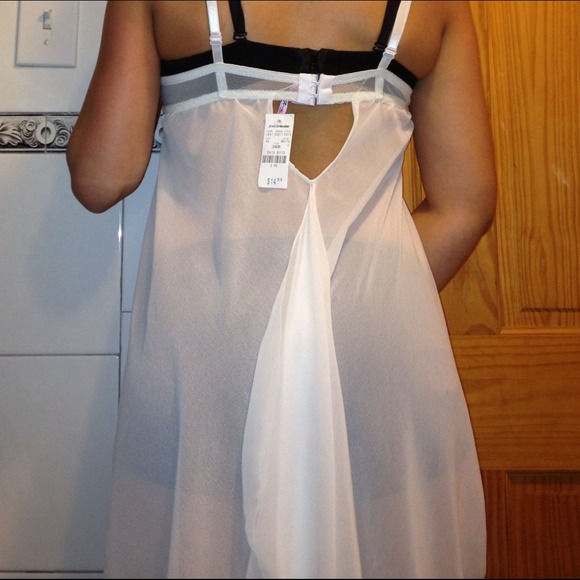 Lingerie - Picture 2 of 4