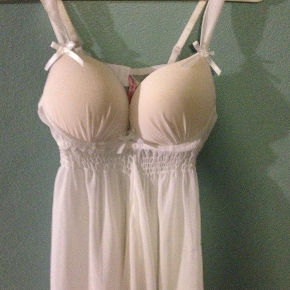 Lingerie - Picture 3 of 4