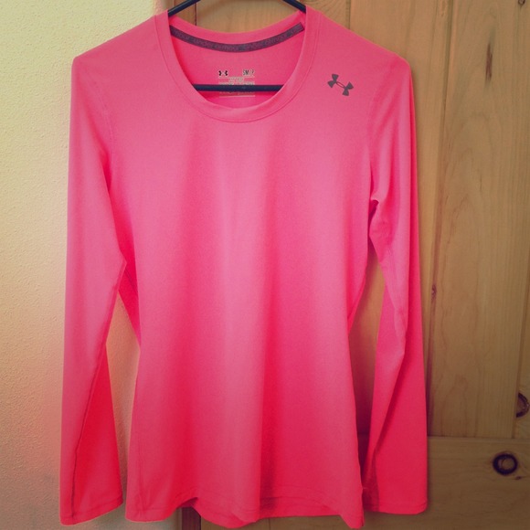 NWOT Bright Pink Under Armor Fitted Heat Gear