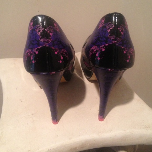 Iron Fist sparkly Rose and Skull heels ✨💀 - Picture 2 of 4