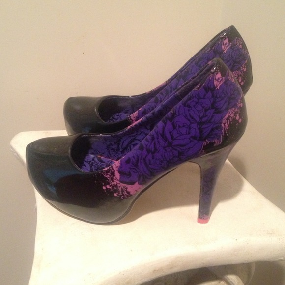 Iron Fist sparkly Rose and Skull heels ✨💀 - Picture 3 of 4