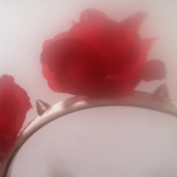 White headband w/red roses and spikes