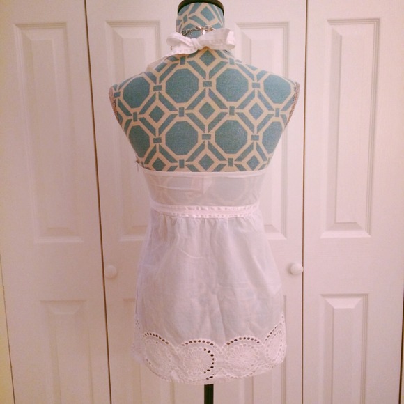 White linen halter top with eyelet design - Picture 3 of 4