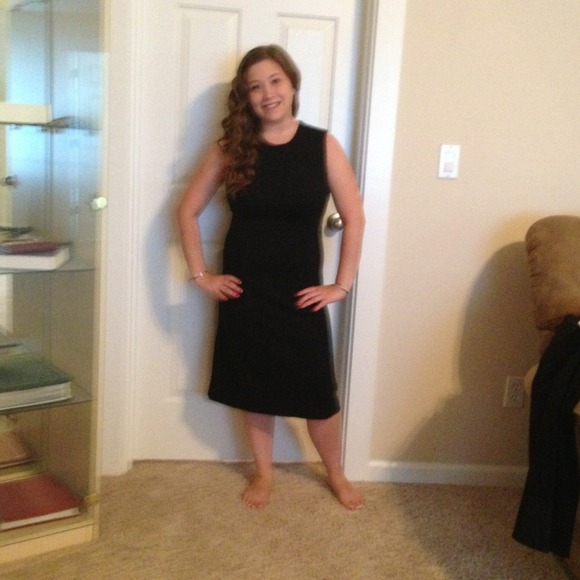 Black sleeveless dress