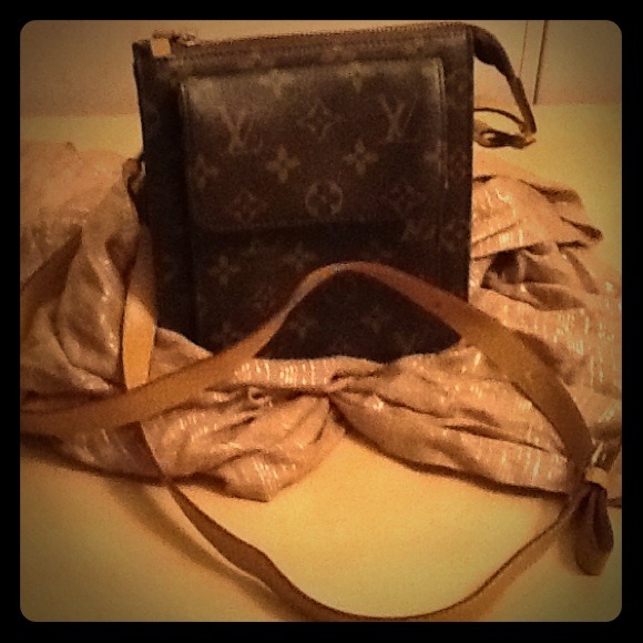 LOUIS VUITTON Cross body bag